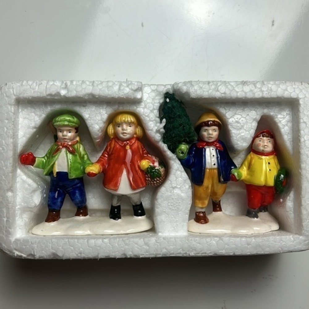 Dept 56 The Original Snow Village Through the Woods‎ set of 2
